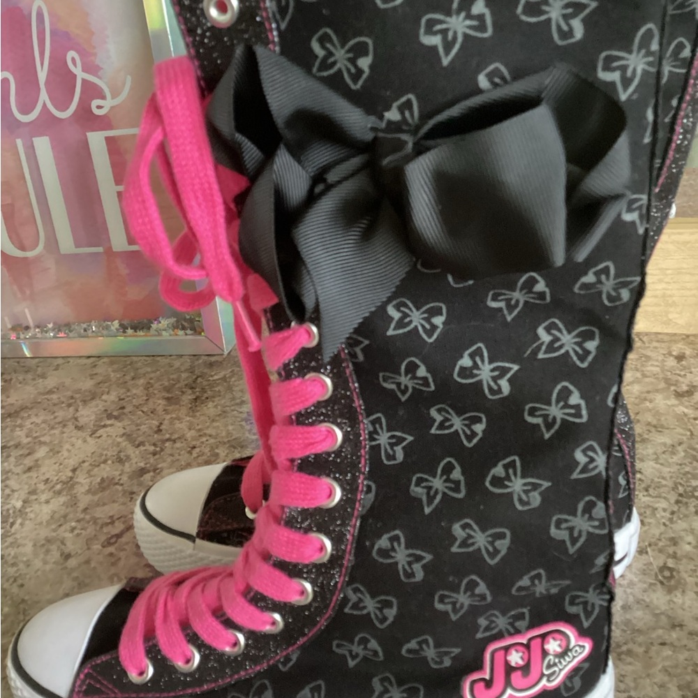 Girls JoJo Siwa, high top athletic sneakers size 2 1/2 - Picture 2 of 4